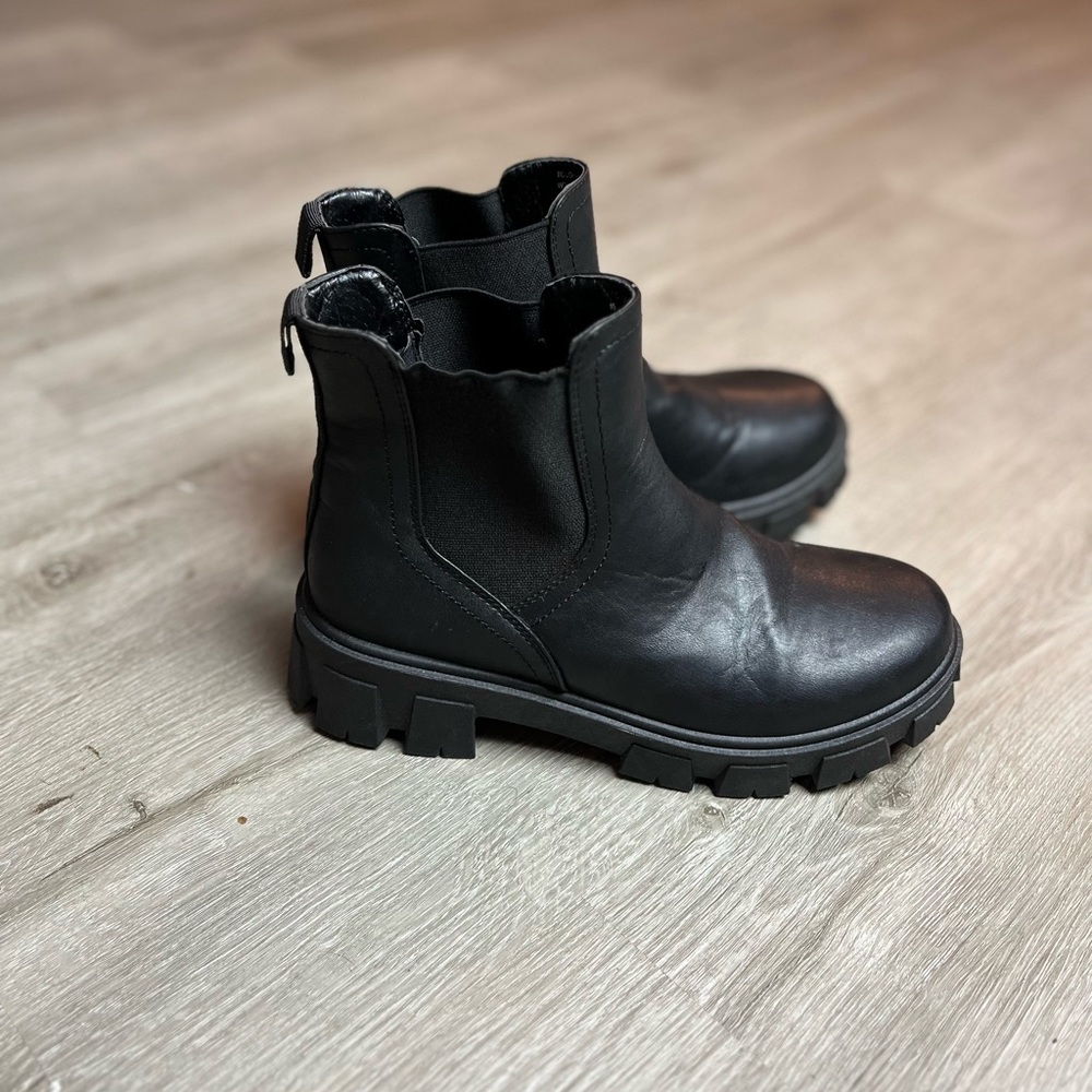 True Craft Platform Chunky Lug Black Boots Women’s Size 7M